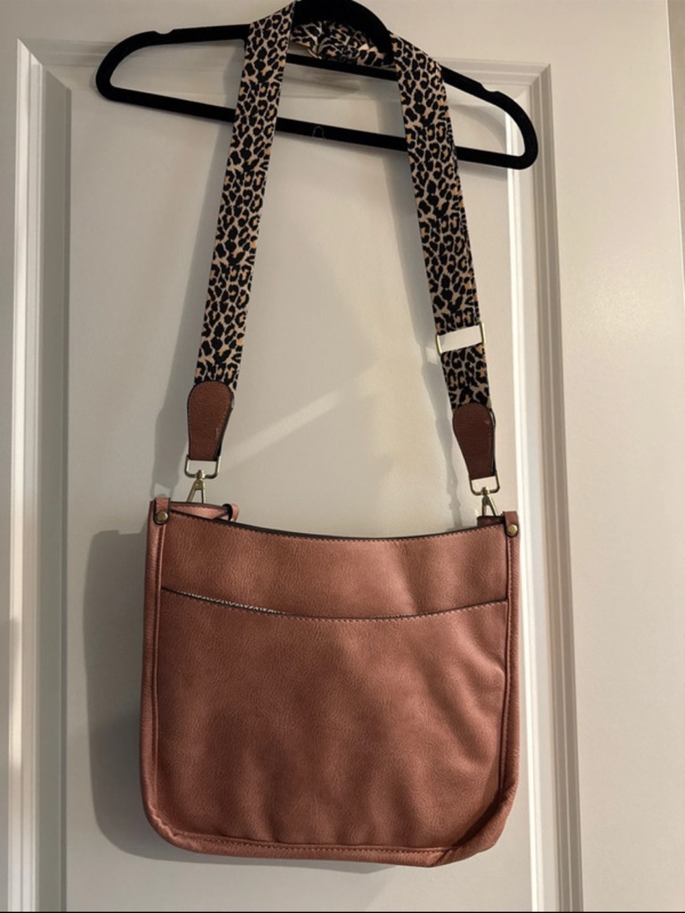 Leopard-Striped Strap Rose Brown Crossbody Bag